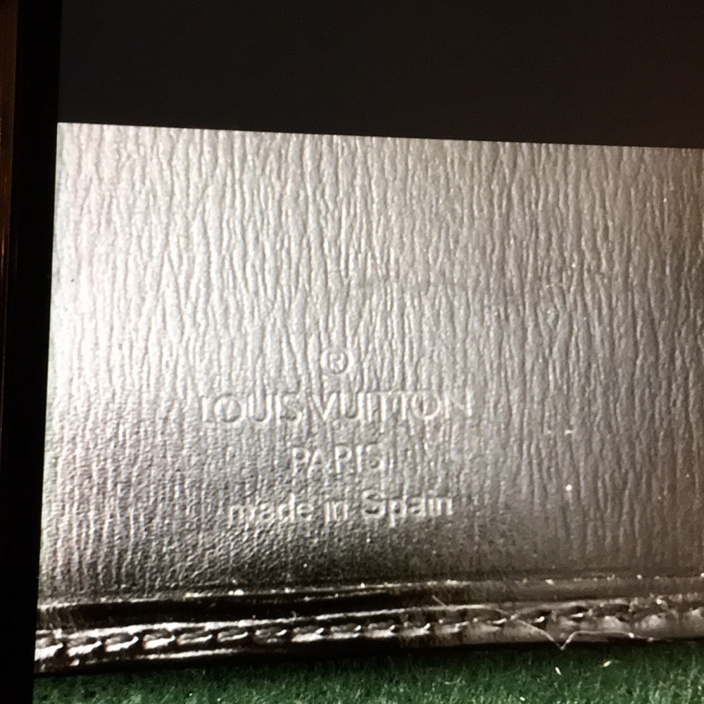 Long Bifold Louis Vuitton Wallet - Picture 5 of 5